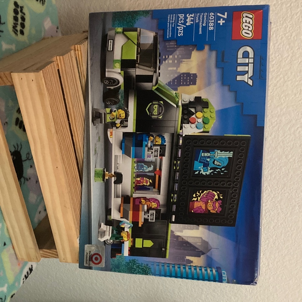 LEGO City gaming tournament truck. NWOT unopened box. Retired set!
